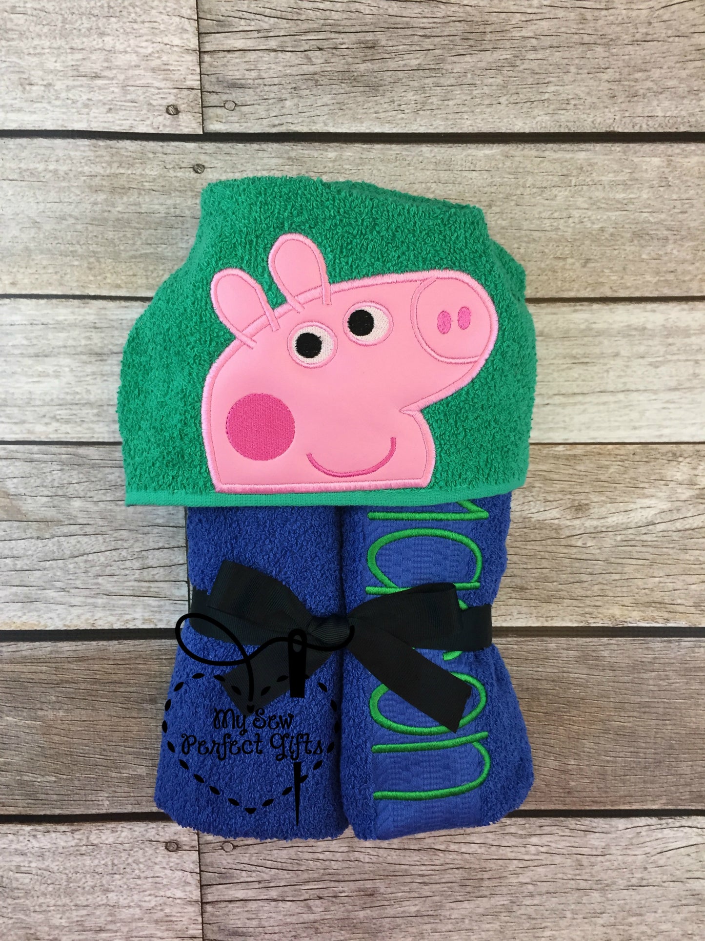 Pig Family & Friends Hooded Bath Towel