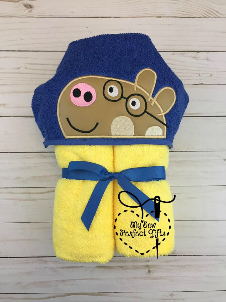 Pig Family & Friends Hooded Bath Towel